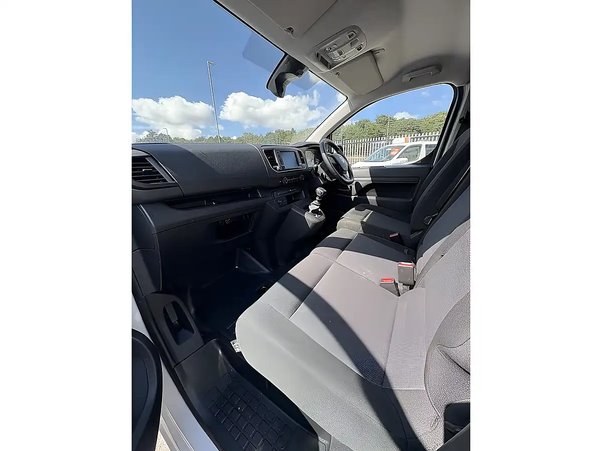 Used 2023 Vauxhall Vivaro 2900 Pro Kaolin White (brilliant) - Interior and Exterior details 6