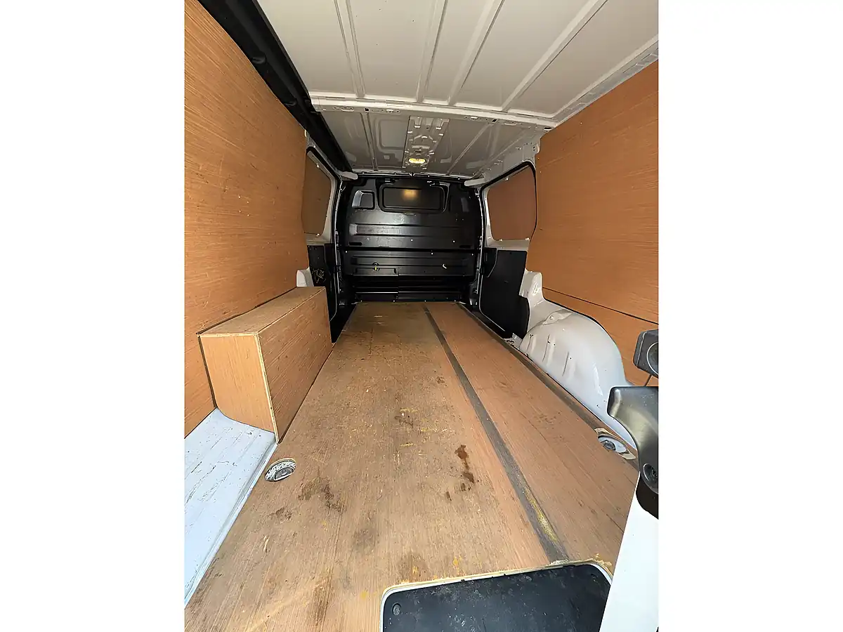 Used 2023 Vauxhall Vivaro 2900 Pro Kaolin White (brilliant) - Interior and Exterior details 8
