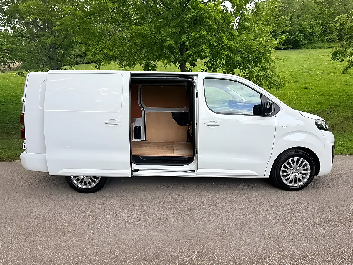 Used 2023 Vauxhall Vivaro 2900 Pro Panel Van White - Interior and Exterior details 3