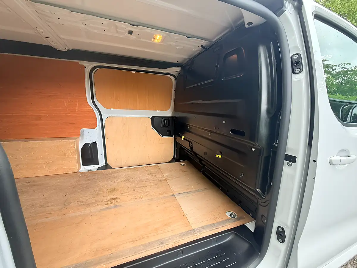 Used 2023 Vauxhall Vivaro 2900 Pro Panel Van White - Interior and Exterior details 4