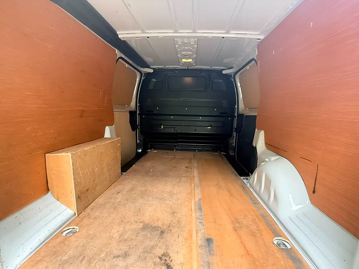 Used 2023 Vauxhall Vivaro 2900 Pro Panel Van White - Interior and Exterior details 9