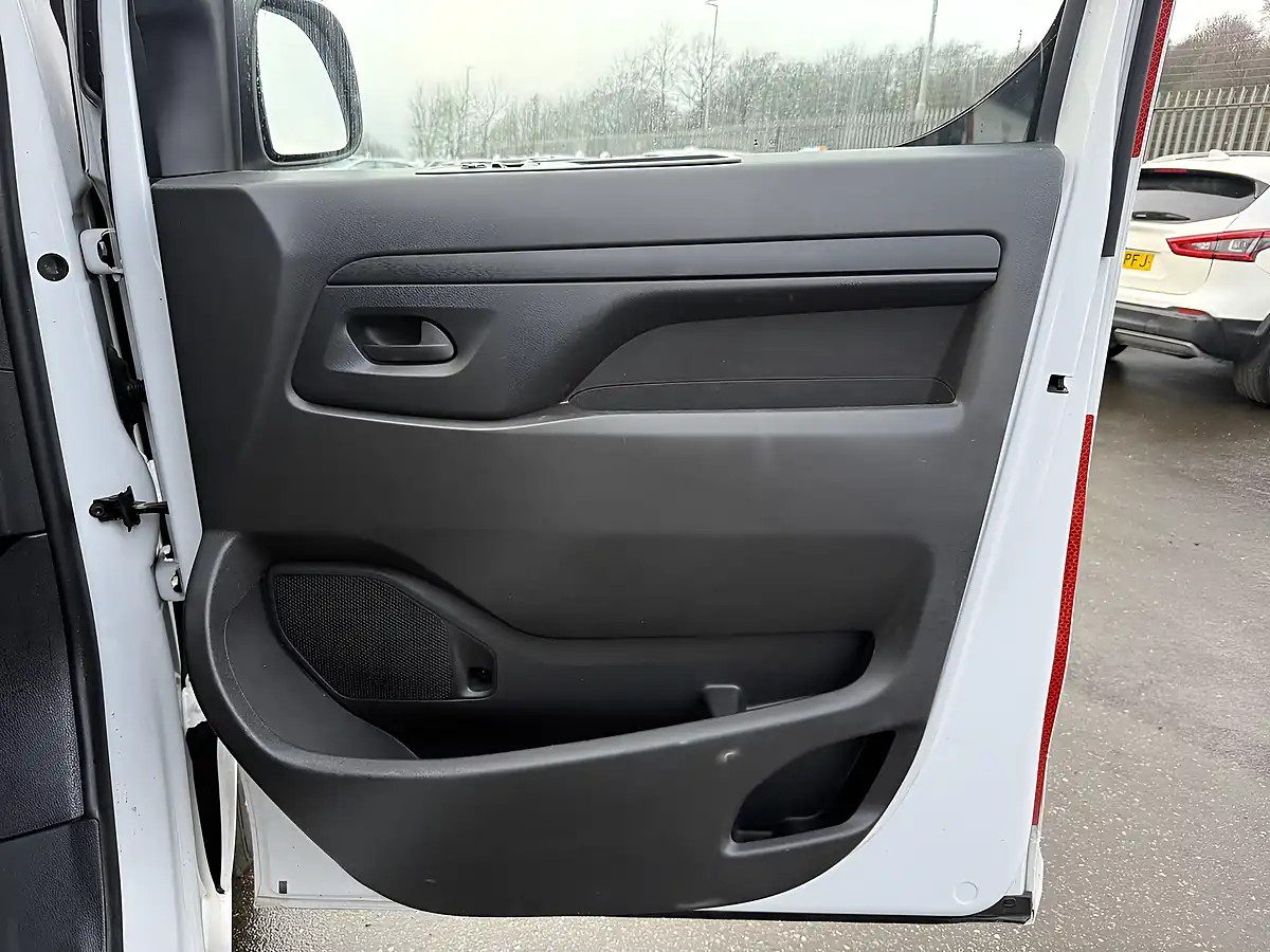Used 2023 Vauxhall Vivaro 2900 Pro White - Interior and Exterior details 17