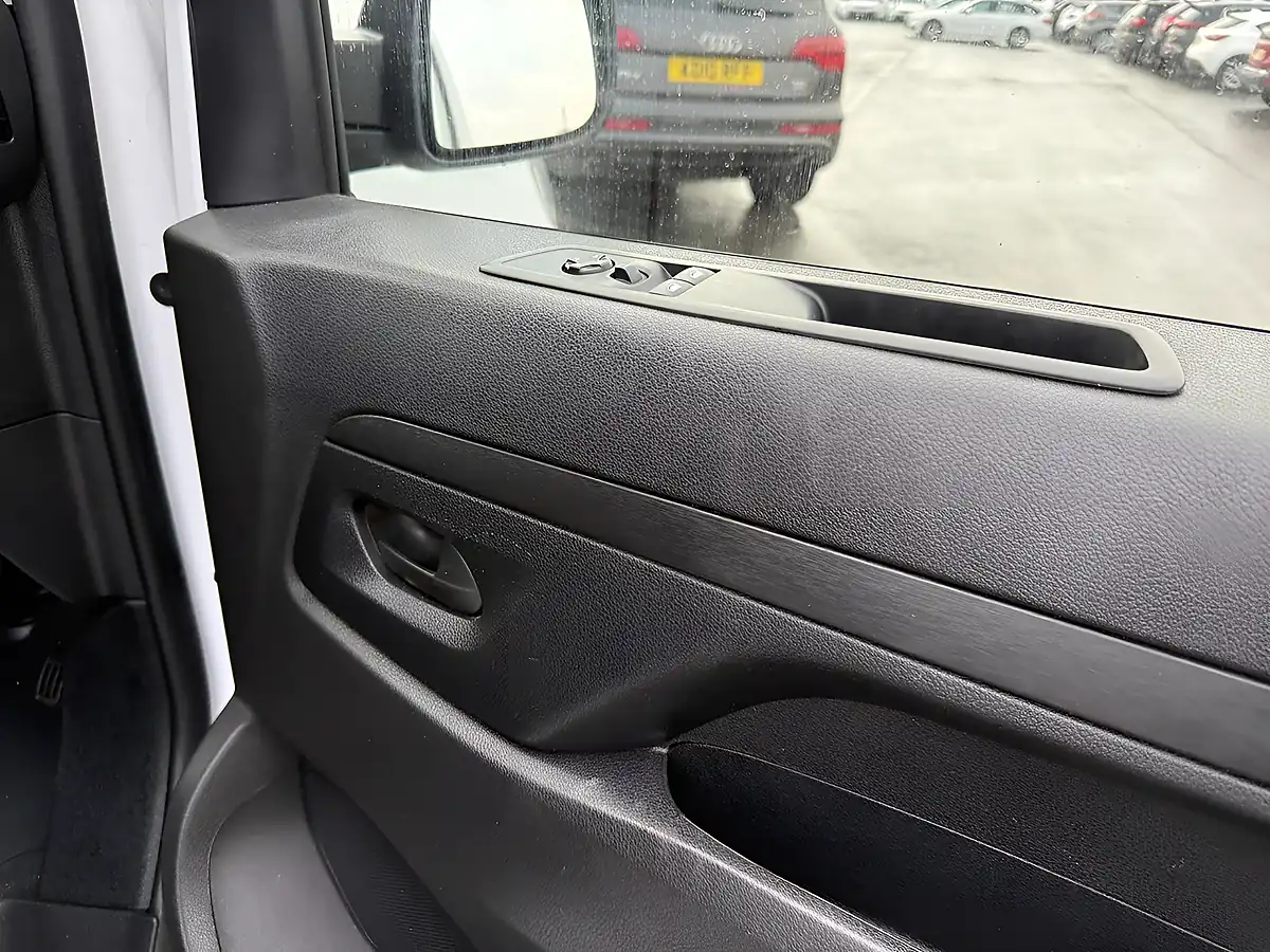 Used 2023 Vauxhall Vivaro 2900 Pro White - Interior and Exterior details 18