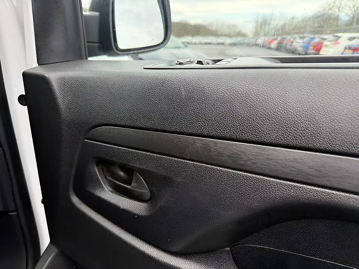 Used 2023 Vauxhall Vivaro 2900 Pro White - Interior and Exterior details 15