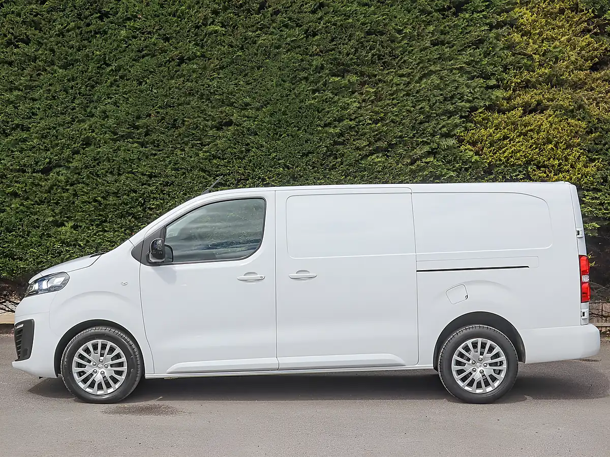 Used 2023 Vauxhall Vivaro 3100 Pro White - Interior and Exterior details 14
