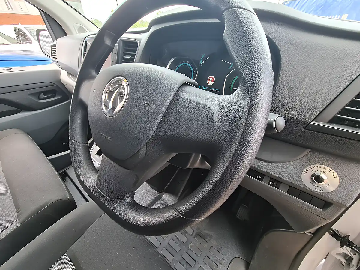 Used 2023 Vauxhall Vivaro Dynamic White - Interior and Exterior details 10