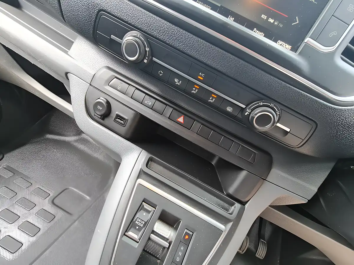 Used 2023 Vauxhall Vivaro Dynamic White - Interior and Exterior details 14