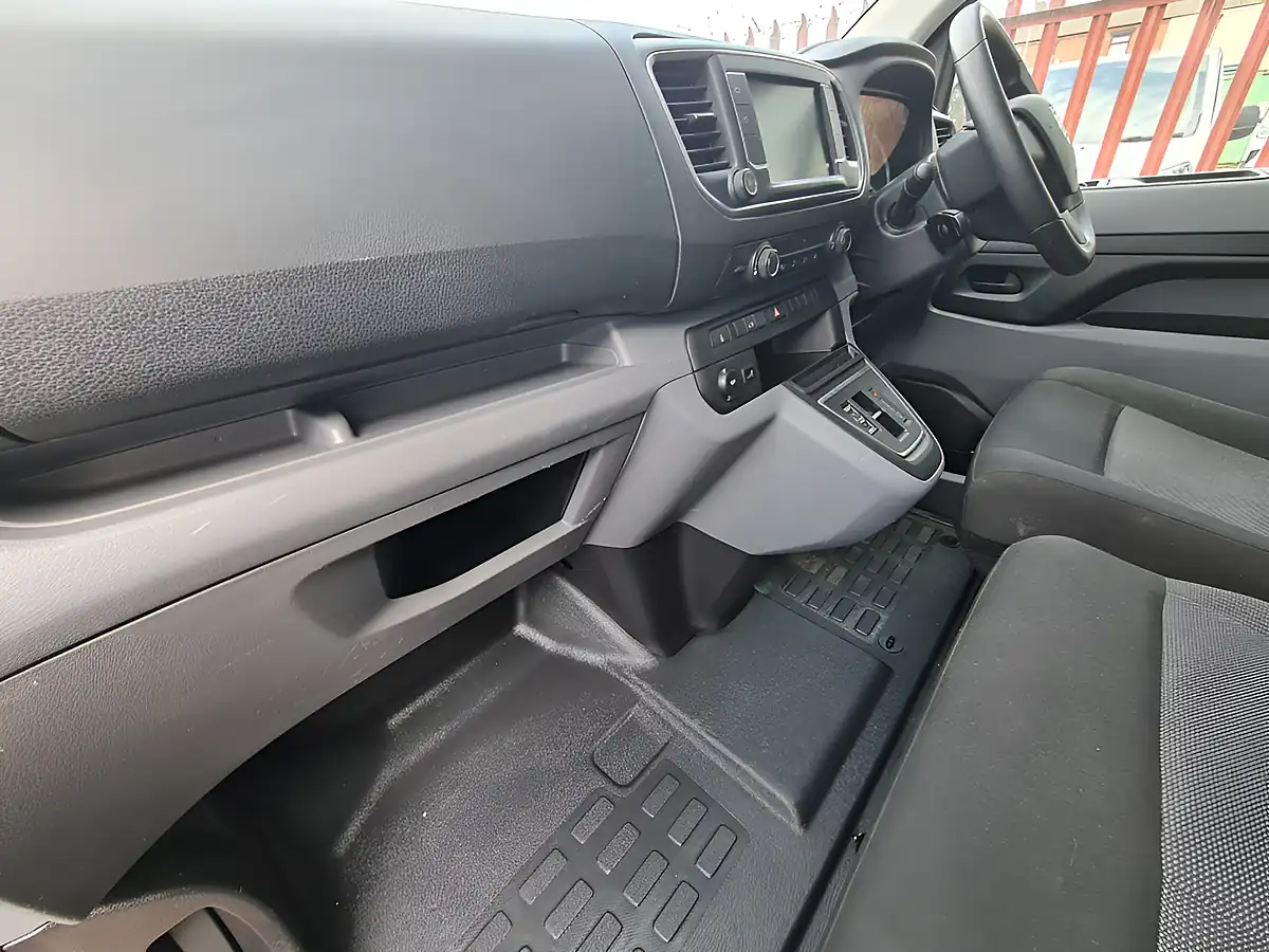 Used 2023 Vauxhall Vivaro Dynamic White - Interior and Exterior details 16