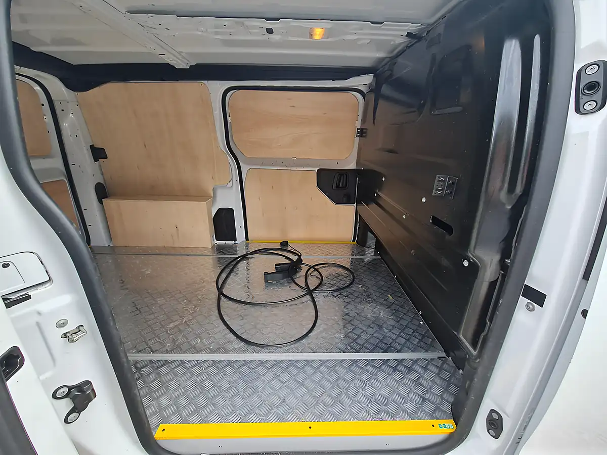 Used 2023 Vauxhall Vivaro Dynamic White - Interior and Exterior details 18