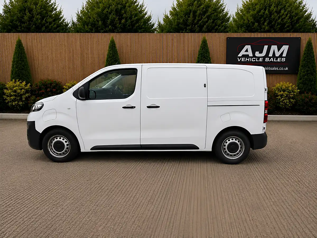 Used 2023 Vauxhall Vivaro Dynamic White - Interior and Exterior details 5