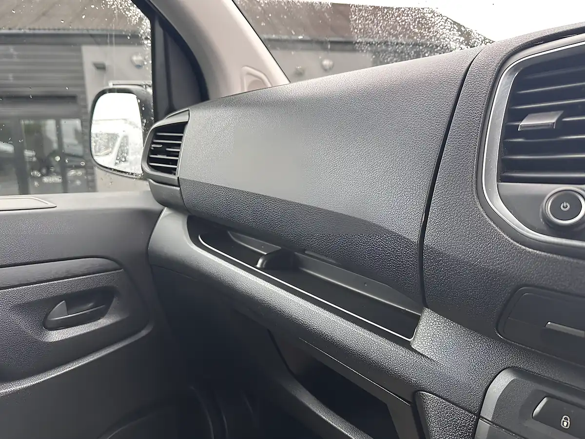Used 2023 Vauxhall Vivaro Dynamic White - Interior and Exterior details 17