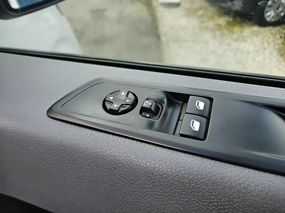 Used 2023 Vauxhall Vivaro Dynamic White - Interior and Exterior details 18
