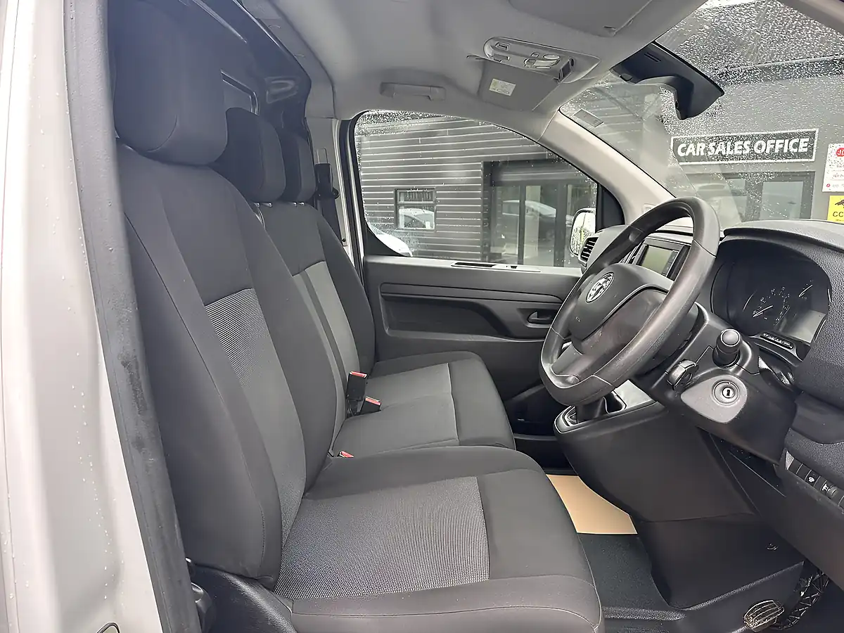 Used 2023 Vauxhall Vivaro Dynamic White - Interior and Exterior details 5