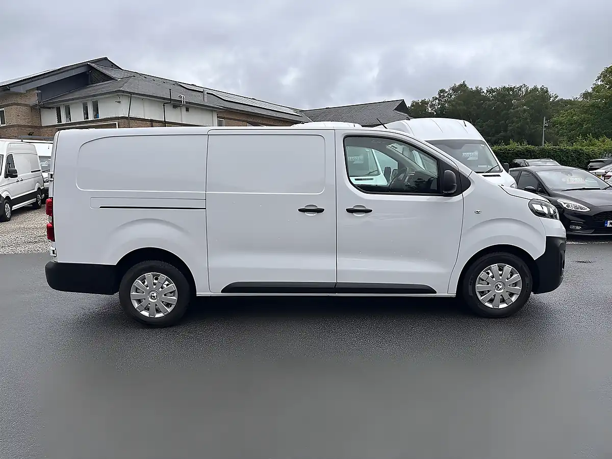 Used 2023 Vauxhall Vivaro Dynamic White - Interior and Exterior details 8