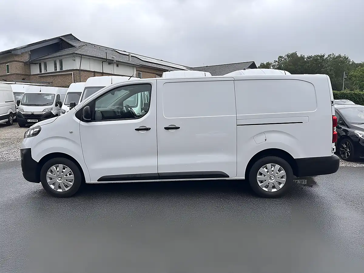 Used 2023 Vauxhall Vivaro Dynamic White - Interior and Exterior details 9