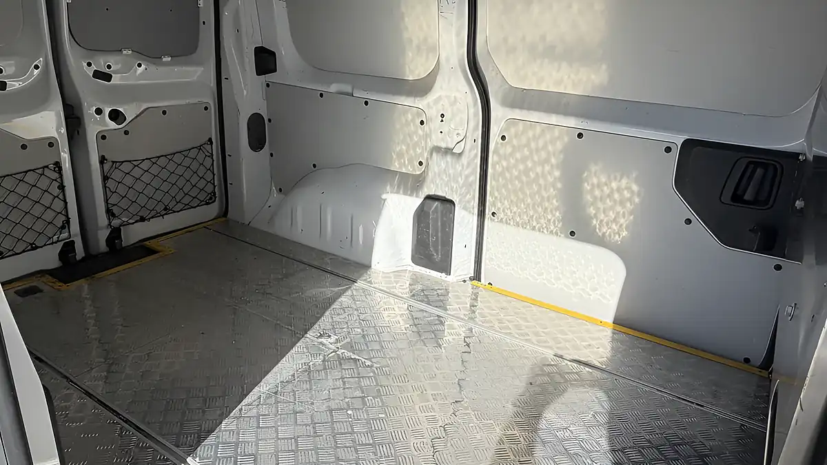 Used 2023 Vauxhall Vivaro Dynamic White - Interior and Exterior details 16