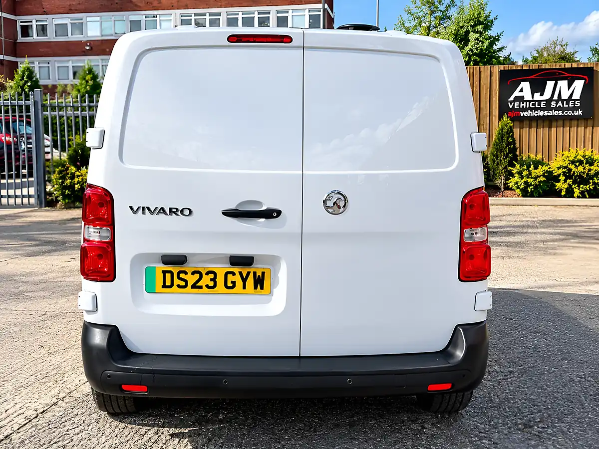 Used 2023 Vauxhall Vivaro Dynamic White - Interior and Exterior details 7