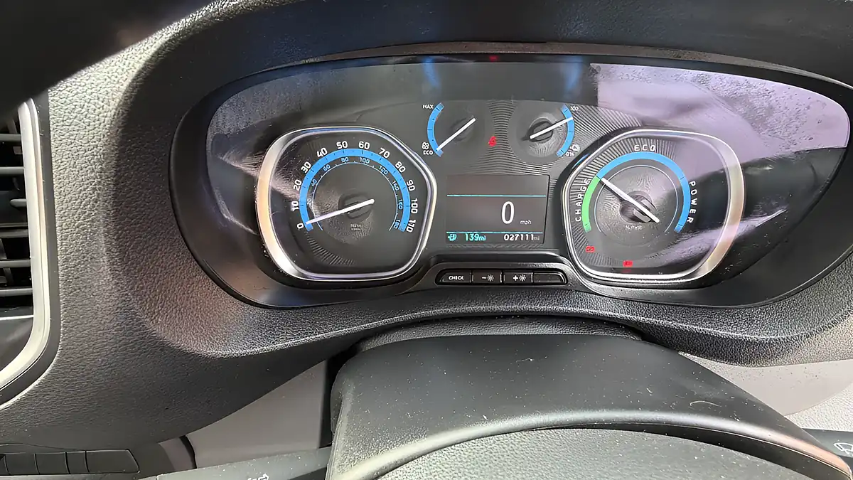 Used 2023 Vauxhall Vivaro Dynamic White - Interior and Exterior details 11