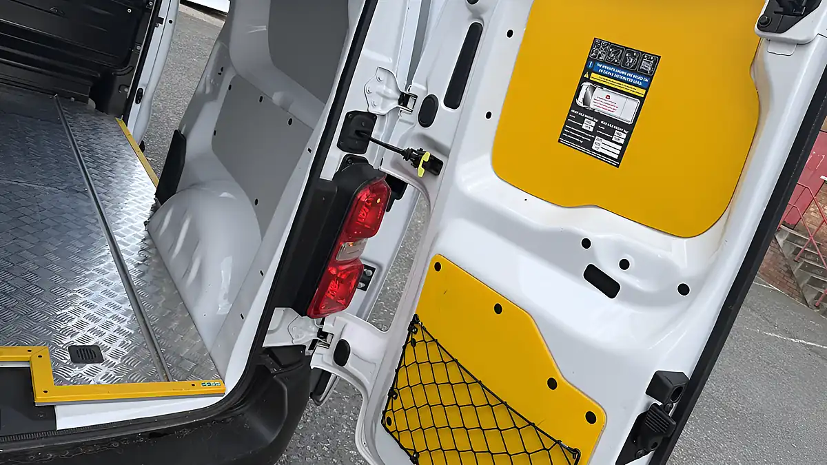 Used 2023 Vauxhall Vivaro Dynamic White - Interior and Exterior details 15