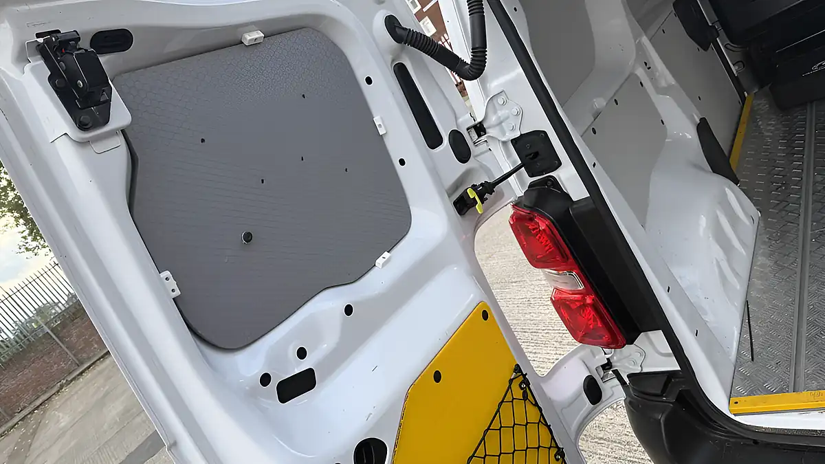 Used 2023 Vauxhall Vivaro Dynamic White - Interior and Exterior details 17
