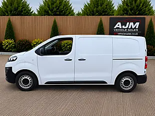 Used 2023 Vauxhall Vivaro Dynamic White - Interior and Exterior details 5
