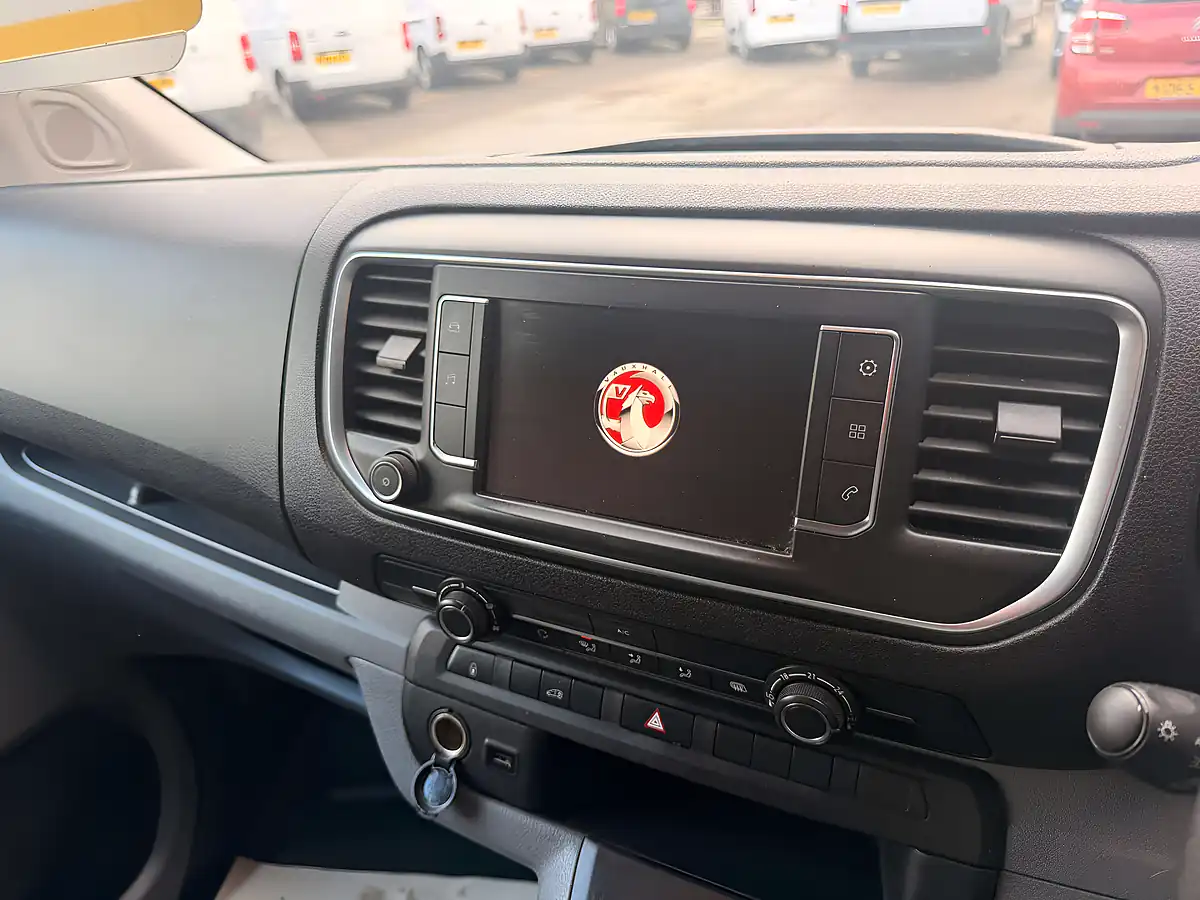 Used 2023 Vauxhall Vivaro Dynamic White - Interior and Exterior details 10