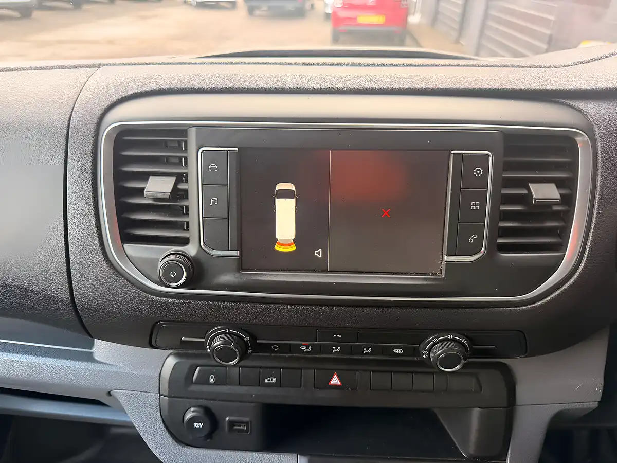 Used 2023 Vauxhall Vivaro Dynamic White - Interior and Exterior details 12