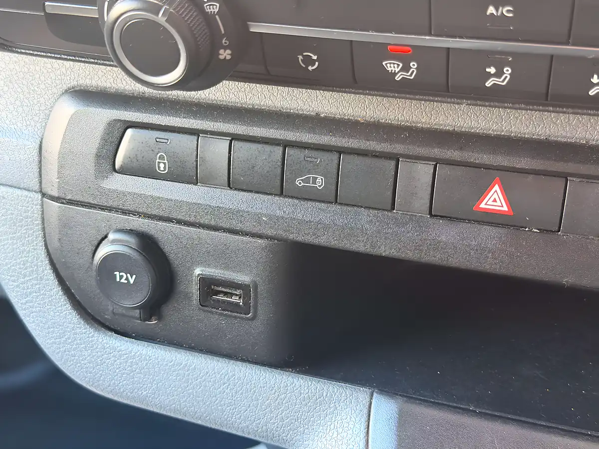 Used 2023 Vauxhall Vivaro Dynamic White - Interior and Exterior details 14