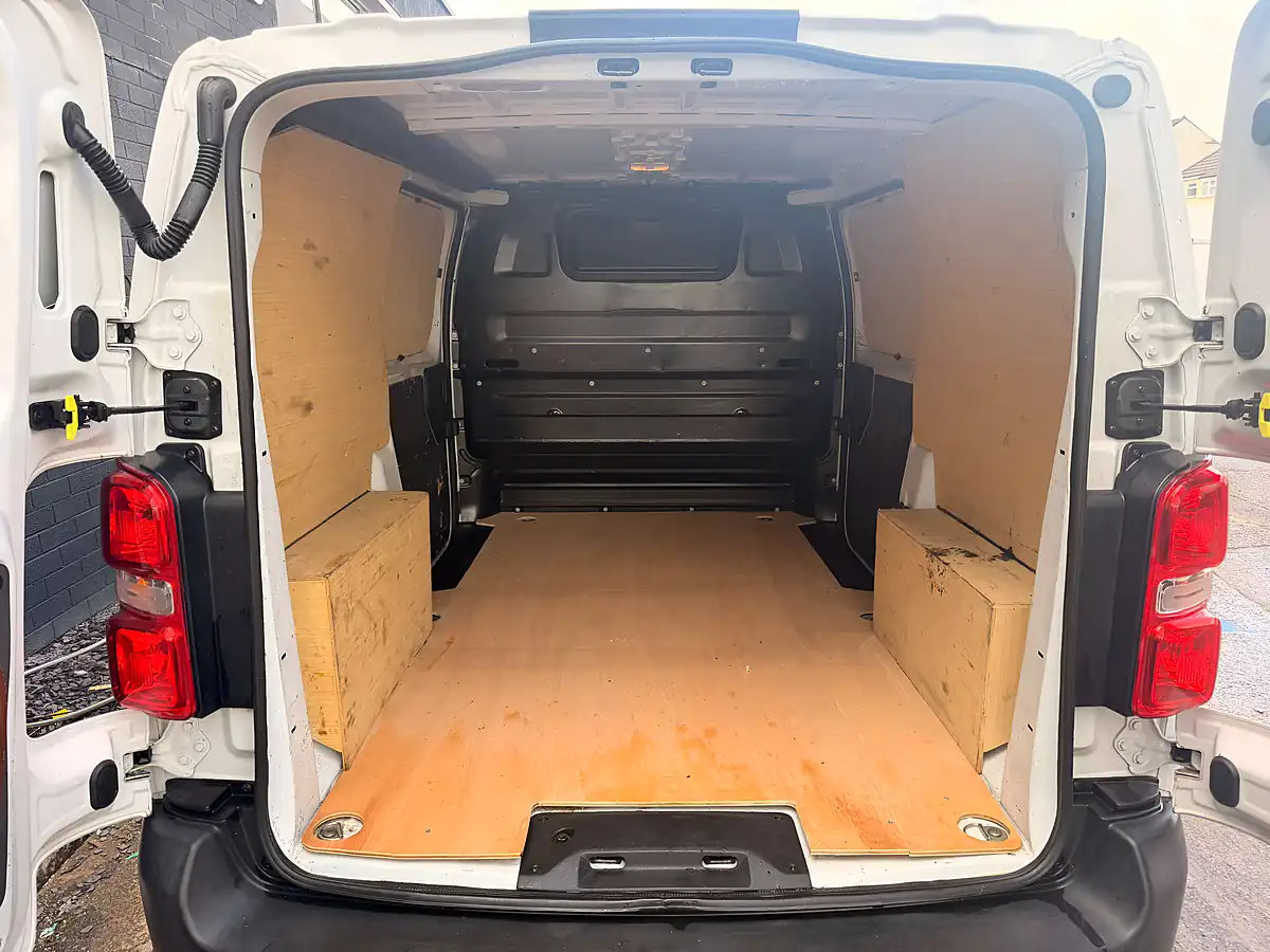 Used 2023 Vauxhall Vivaro Dynamic White - Interior and Exterior details 6