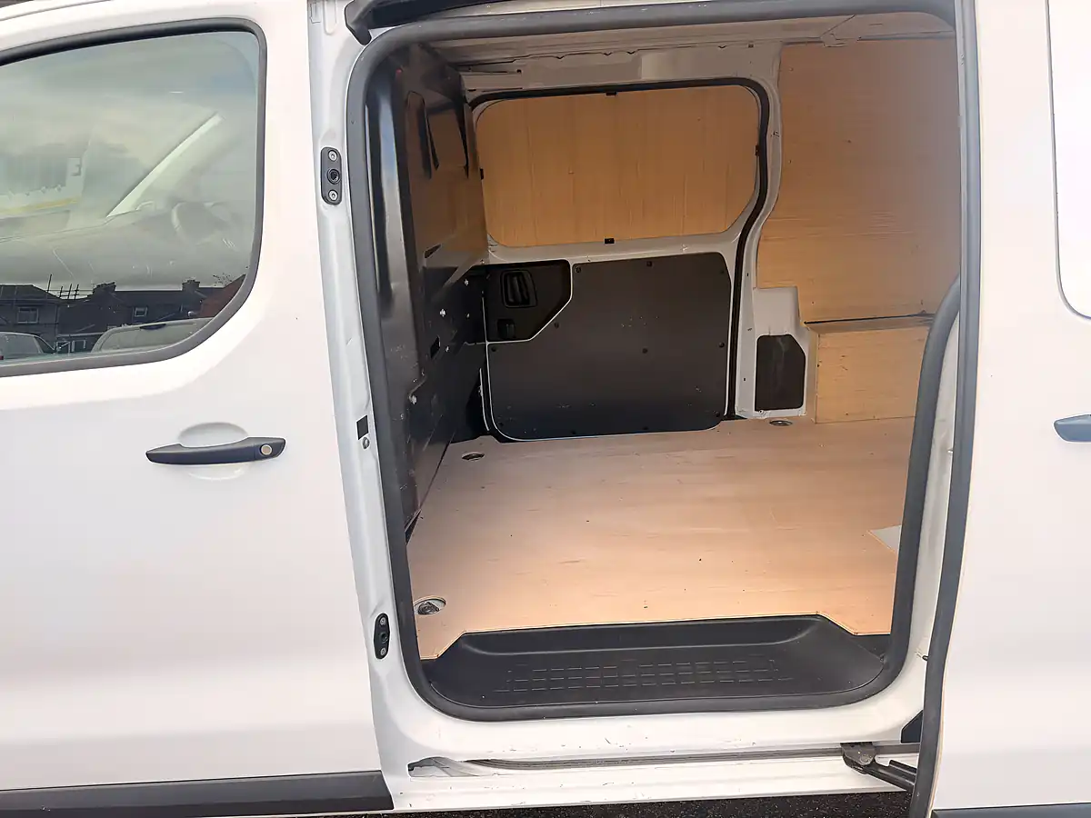 Used 2023 Vauxhall Vivaro Dynamic White - Interior and Exterior details 8