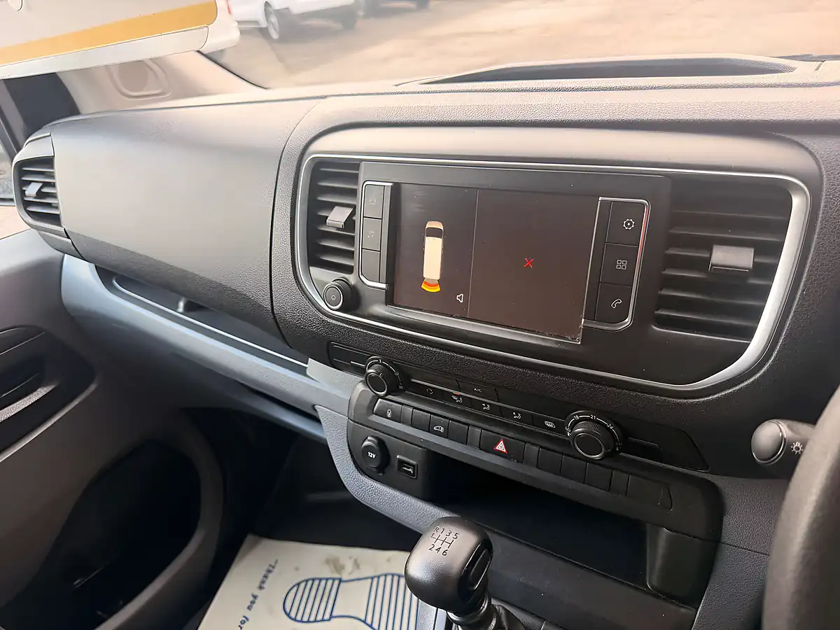 Used 2023 Vauxhall Vivaro Dynamic White - Interior and Exterior details 9