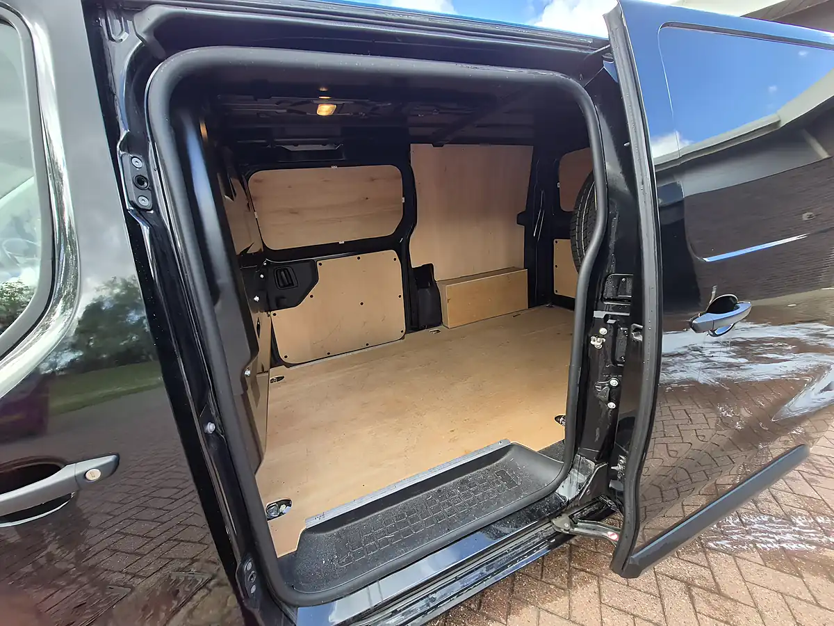 Used 2023 Vauxhall Vivaro Electric Prime Pearl Black - Interior and Exterior details 10