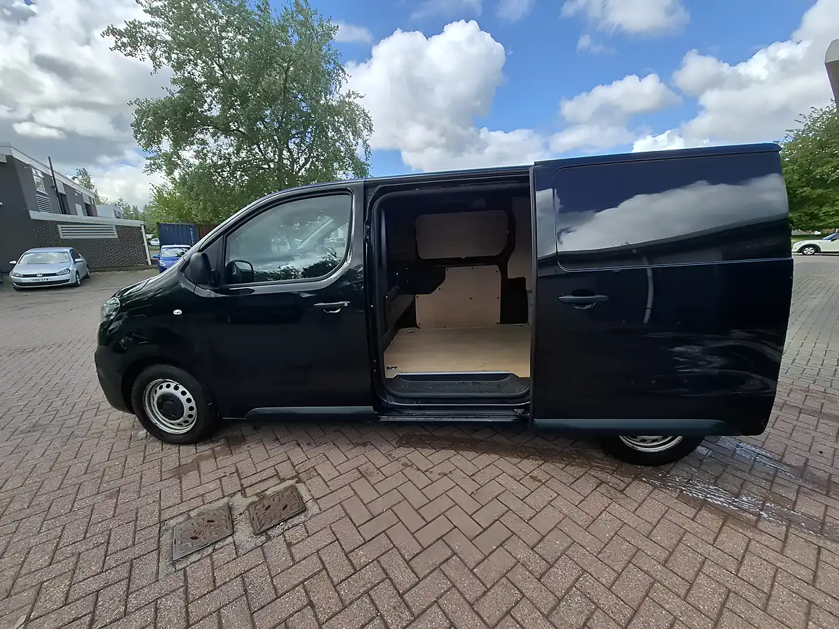 Used 2023 Vauxhall Vivaro Electric Prime Pearl Black - Interior and Exterior details 12