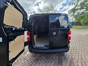 Used 2023 Vauxhall Vivaro Electric Prime Pearl Black - Interior and Exterior details 13