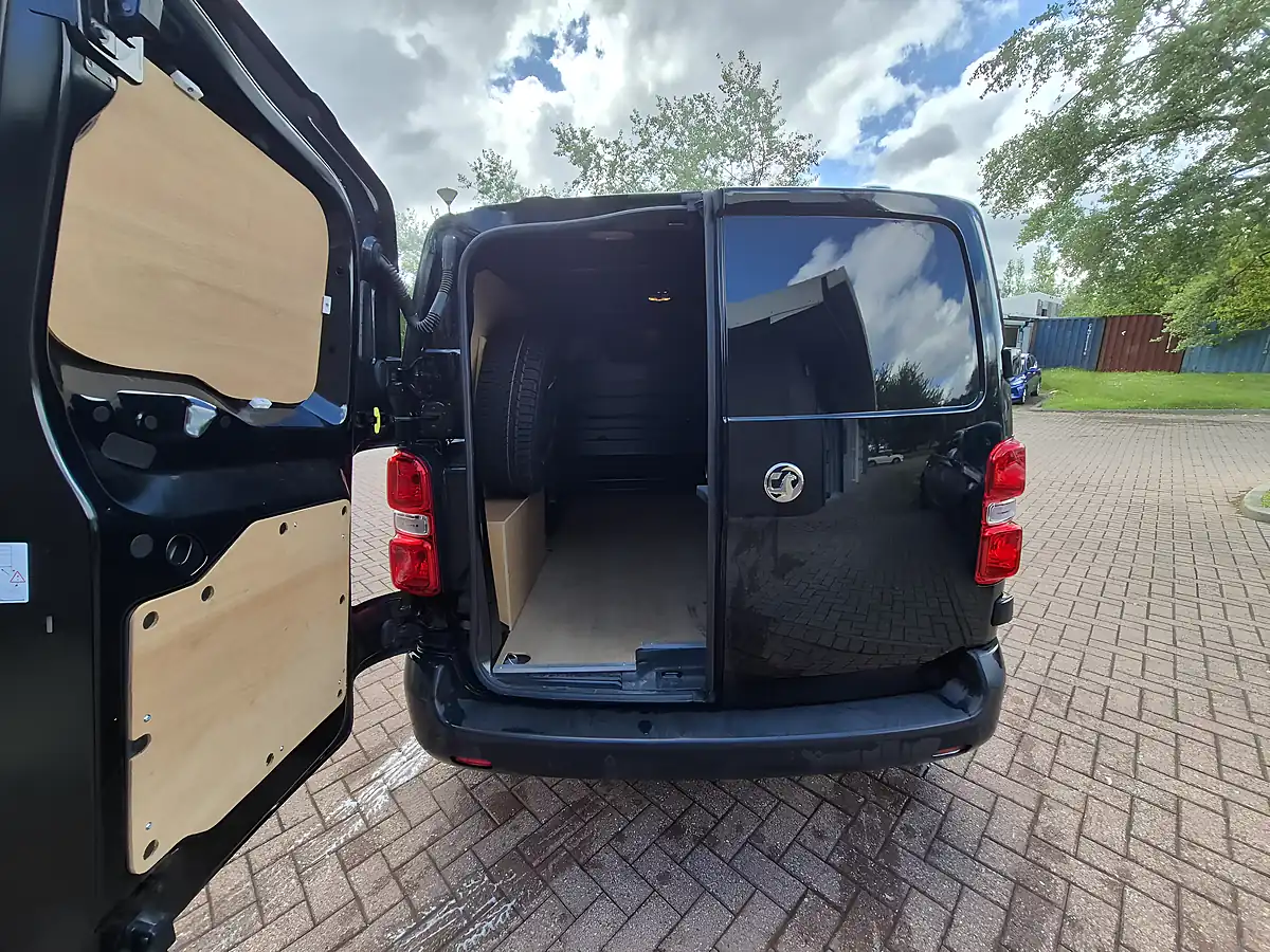 Used 2023 Vauxhall Vivaro Electric Prime Pearl Black - Interior and Exterior details 13