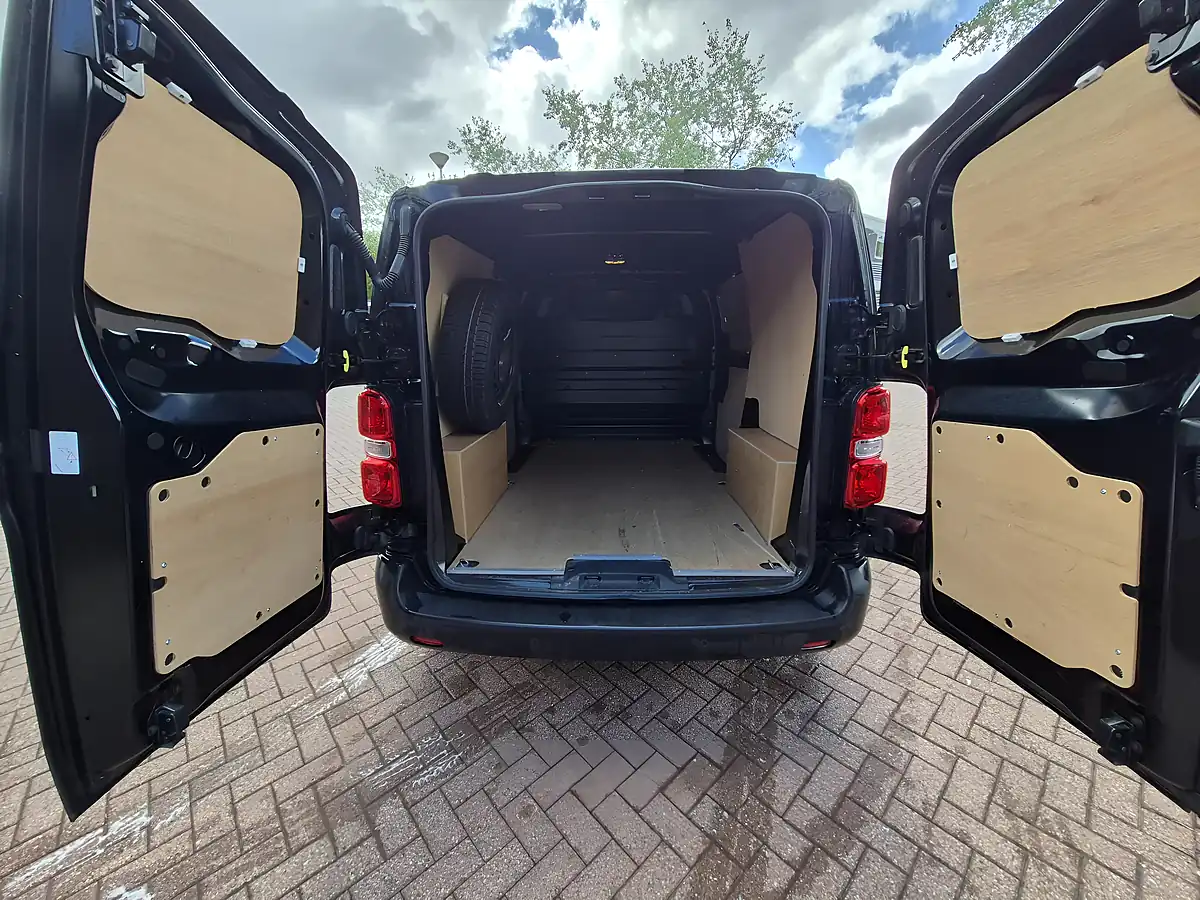 Used 2023 Vauxhall Vivaro Electric Prime Pearl Black - Interior and Exterior details 14