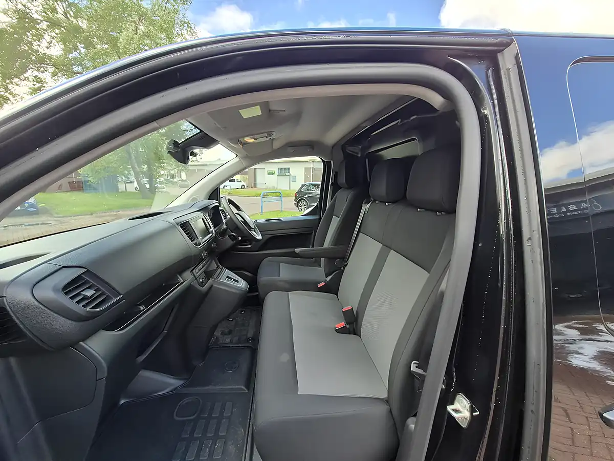 Used 2023 Vauxhall Vivaro Electric Prime Pearl Black - Interior and Exterior details 18