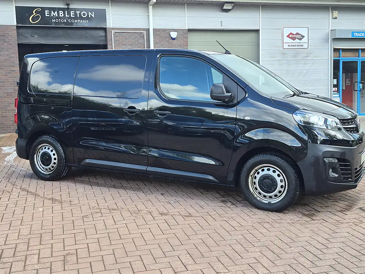 Used 2023 Vauxhall Vivaro Electric Prime Pearl Black - Interior and Exterior details 3