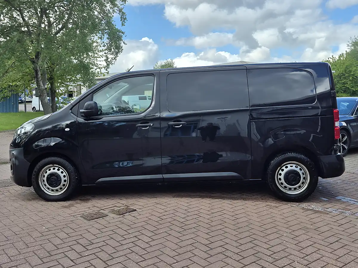 Used 2023 Vauxhall Vivaro Electric Prime Pearl Black - Interior and Exterior details 7