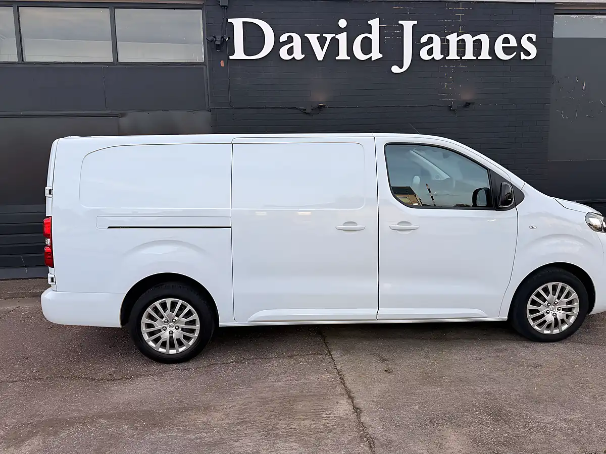 Used 2023 Vauxhall Vivaro F2900 Professional S/S White - Interior and Exterior details 8