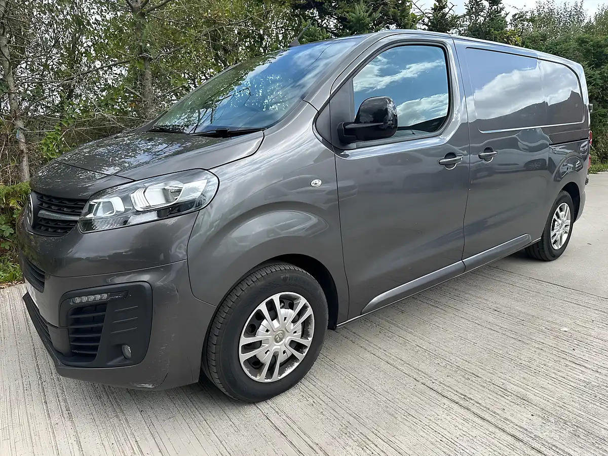 Used 2023 Vauxhall Vivaro - Front View