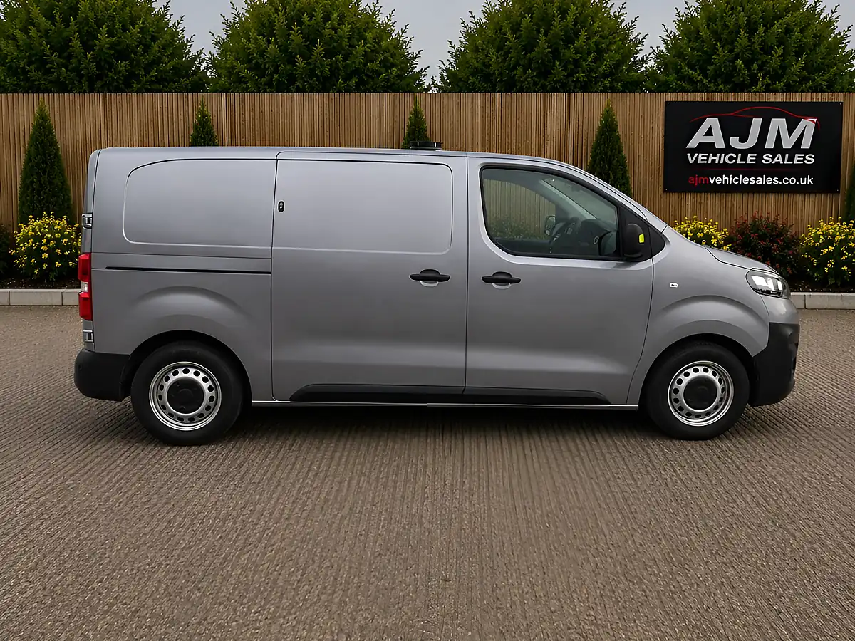 Used 2023 Vauxhall Vivaro L1H1 F3100 Prime Grey - Interior and Exterior details 9