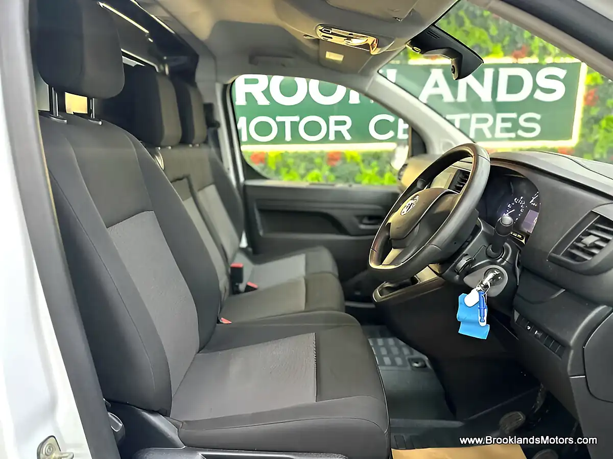 Used 2023 Vauxhall Vivaro L2H1 F2900 Pro S/S White - Interior and Exterior details 10