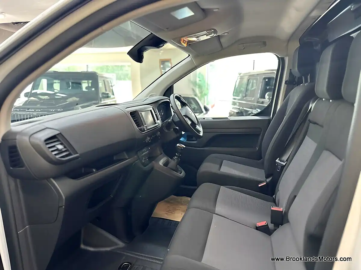 Used 2023 Vauxhall Vivaro L2H1 F2900 Pro S/S White - Interior and Exterior details 13