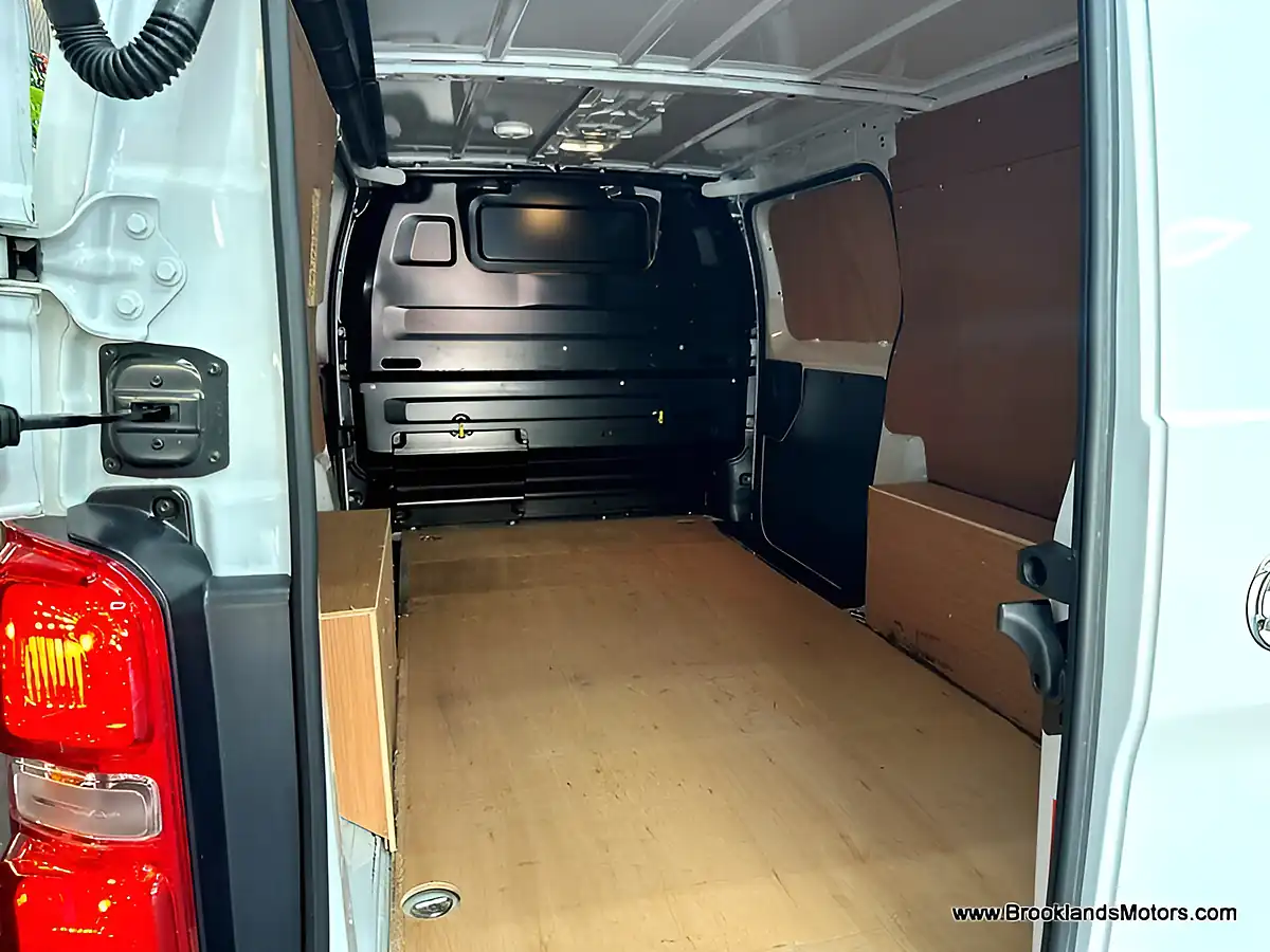 Used 2023 Vauxhall Vivaro L2H1 F2900 Pro S/S White - Interior and Exterior details 15