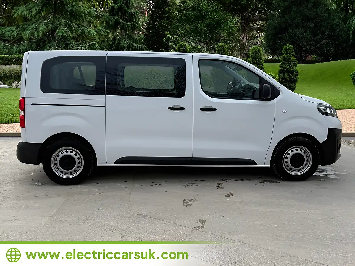 Used 2023 Vauxhall Vivaro Life Electric Combi White - Interior and Exterior details 4