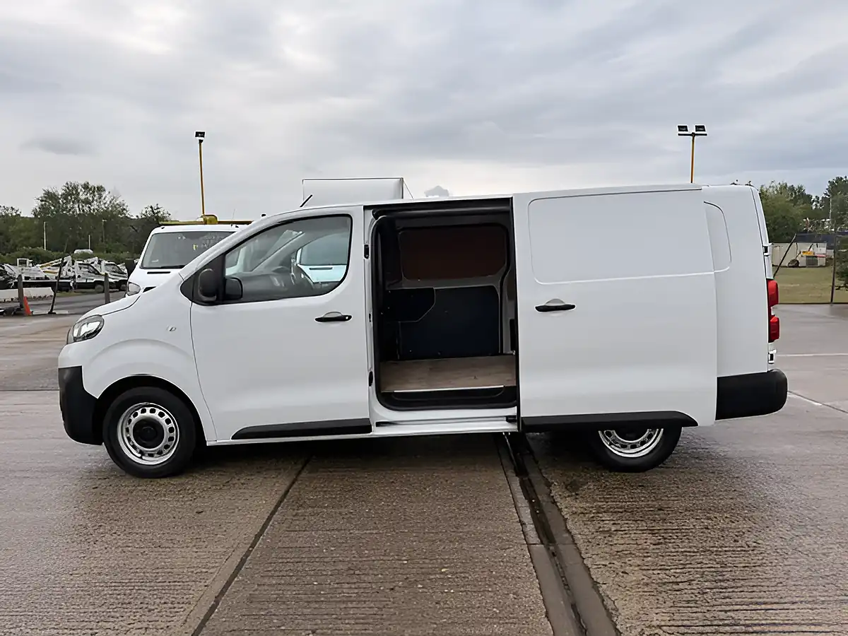 Used 2023 Vauxhall Vivaro Prime L2 H1 Lwb White - Interior and Exterior details 9