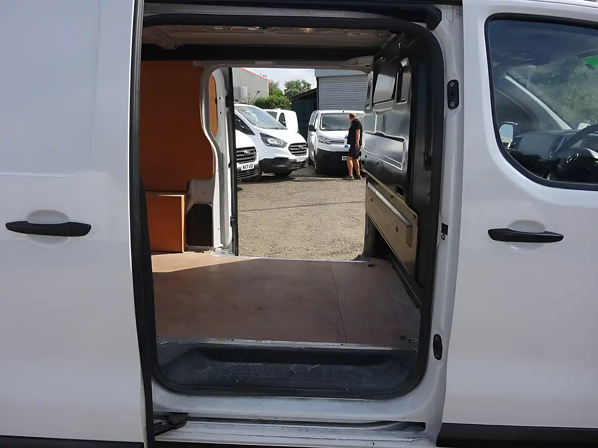 Used 2023 Vauxhall Vivaro Prime L2 H1 (lwb) White - Interior and Exterior details 14