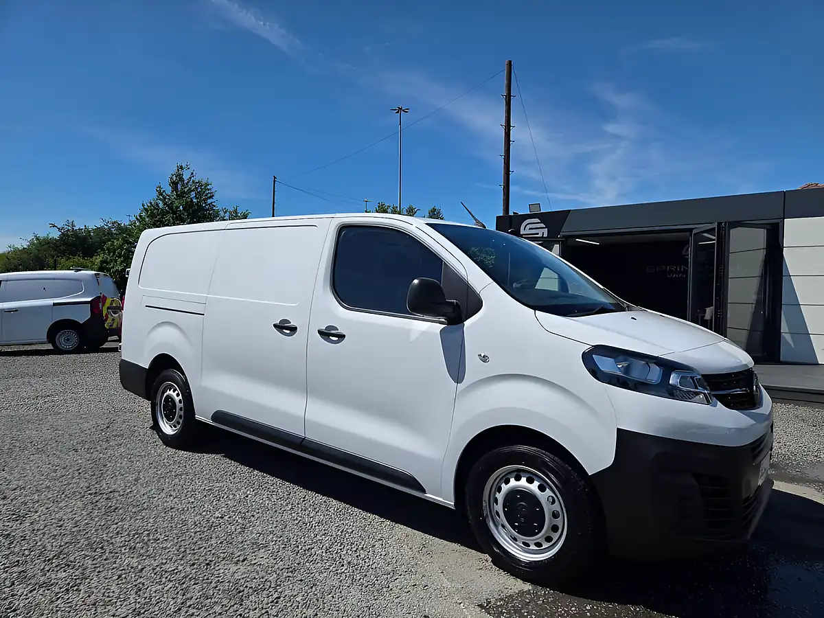 Used 2023 Vauxhall Vivaro Prime L2 H1 White - Front View