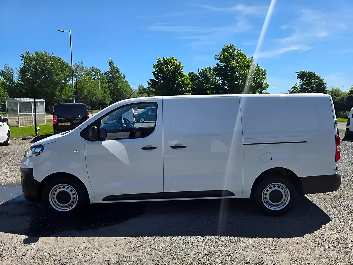 Used 2023 Vauxhall Vivaro Prime L2 H1 White - Interior and Exterior details 11